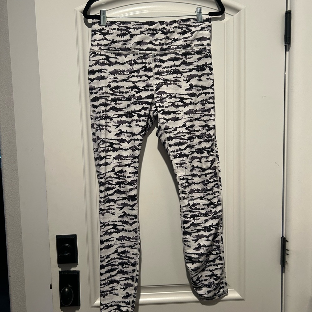 fabletics leggings, size large